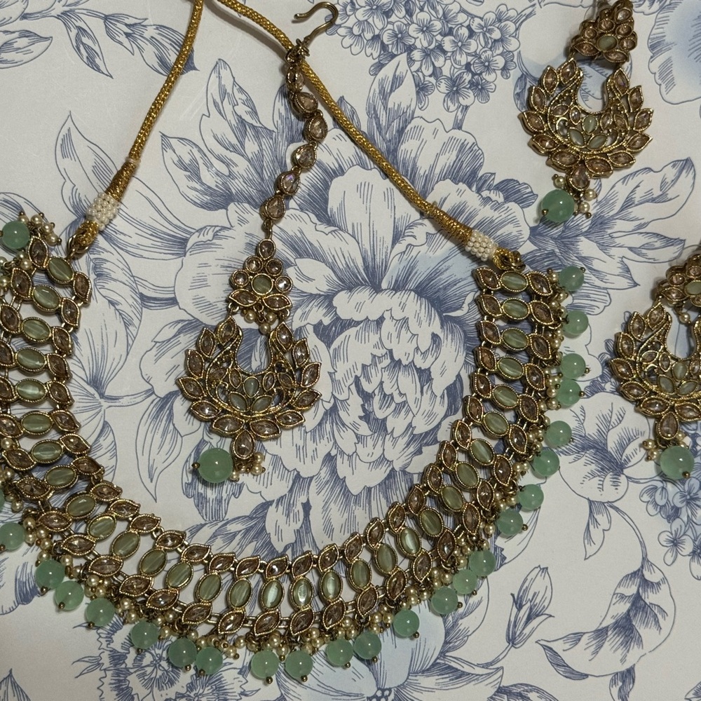 3- Piece Jewelry Set - Picture 4 of 4